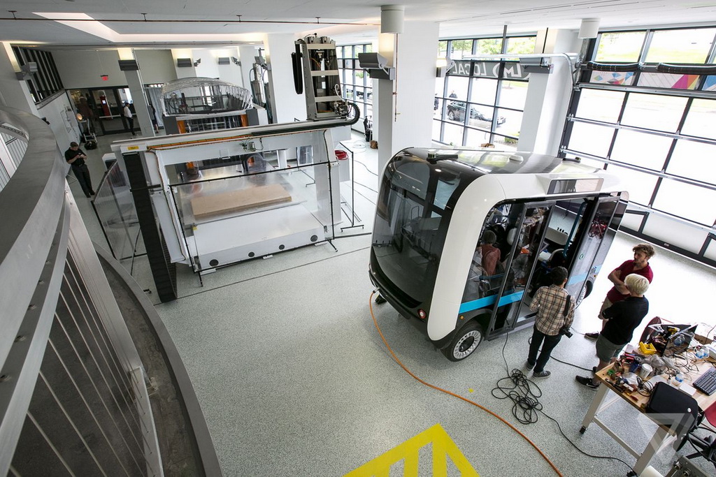 Американцы напечатали на 3D-принтере беспилотный микроавтобус - 2